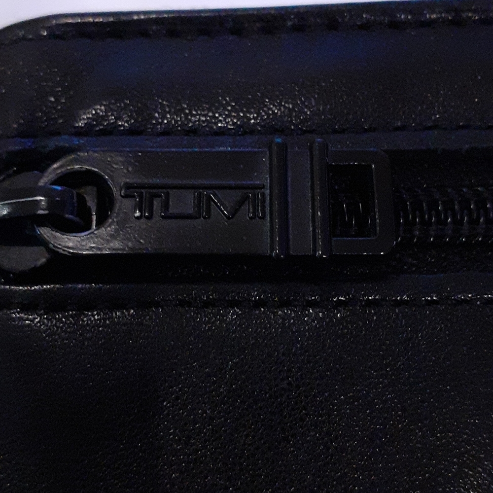 Tumi Document Holder. - image 1